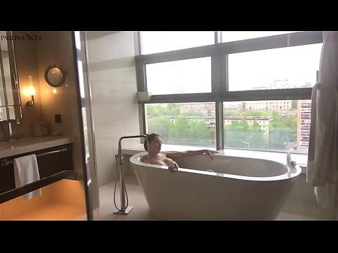 ❤️ فاتنة هائلة بحماس الرجيج من بوسها في الحمام ❤️